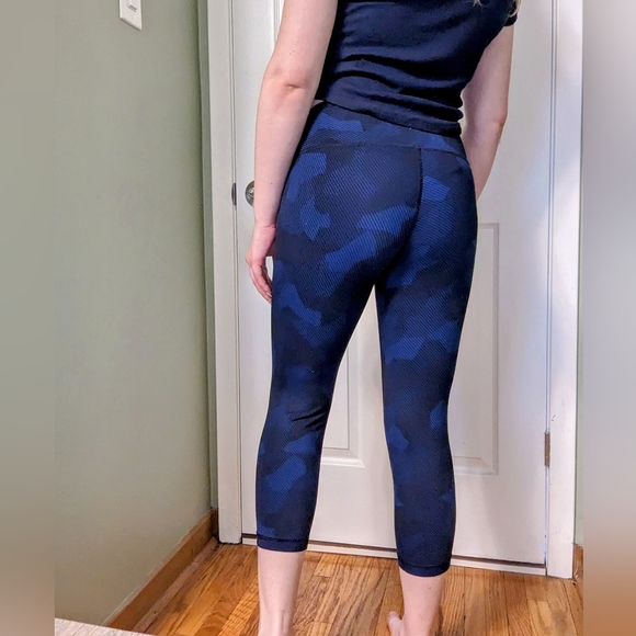 Old Navy Go-Dry Crop Black & Blue Striped Leggings | Size Small - Picture 1 of 8